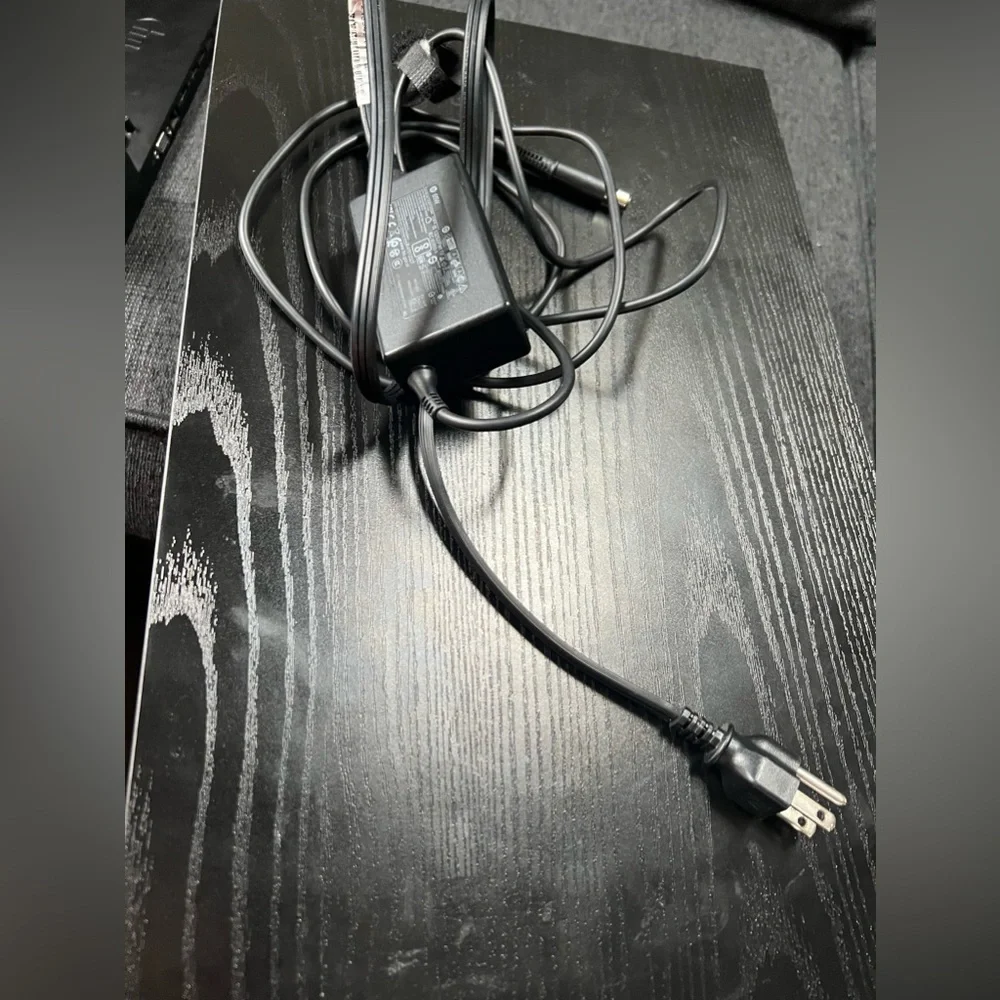 HP laptop docking station. G2 D9Y32